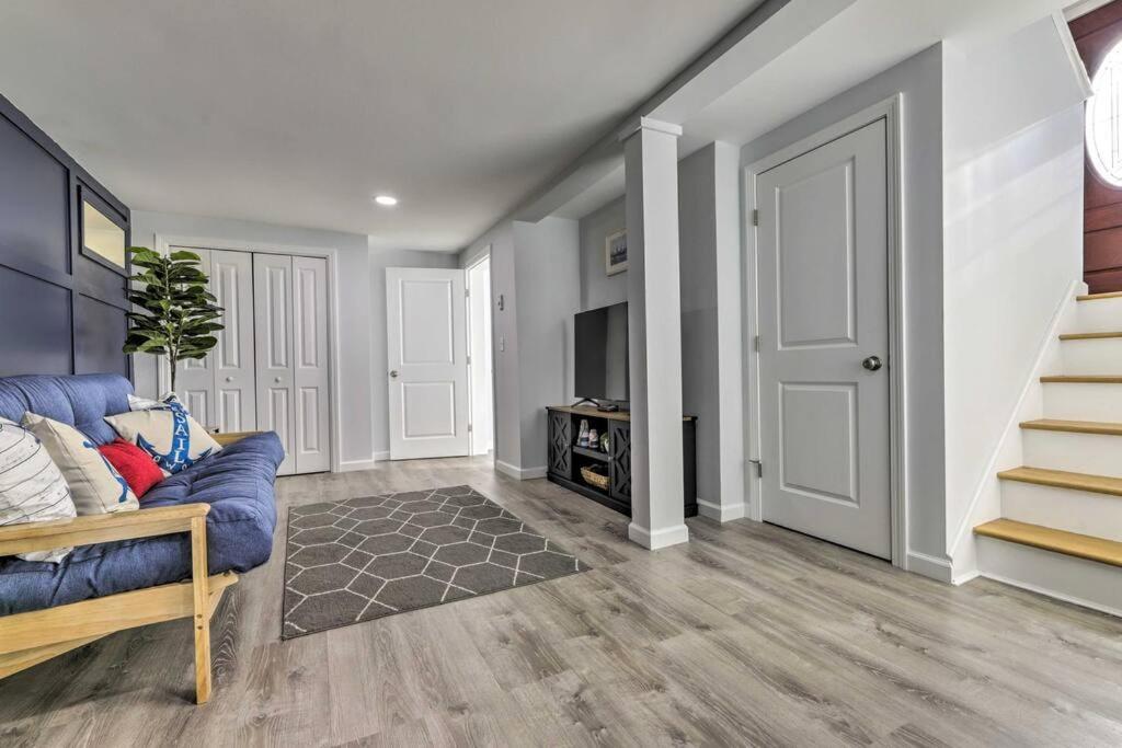 New! Updated Mystic Home W/ Sauna, Hot Tub & Deck Exterior foto