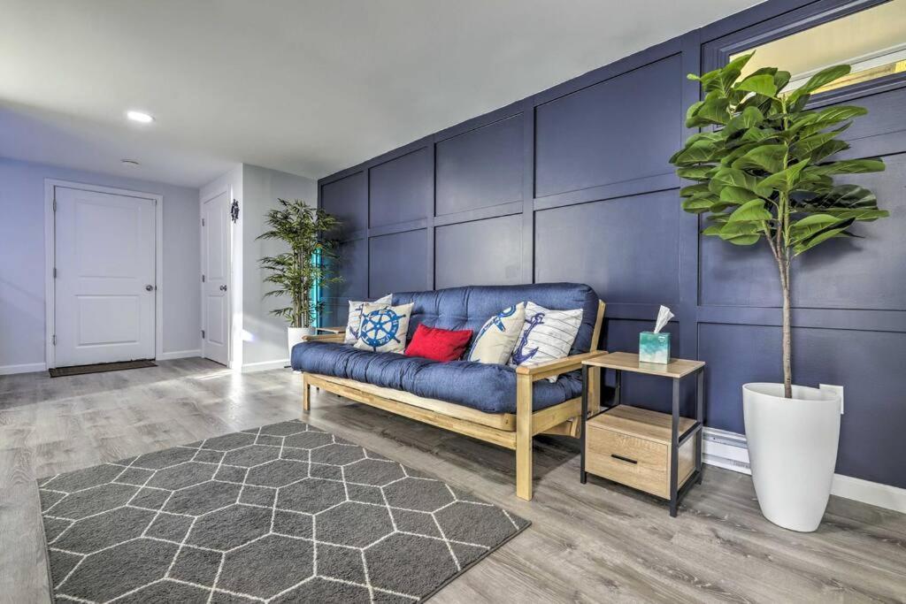 New! Updated Mystic Home W/ Sauna, Hot Tub & Deck Exterior foto