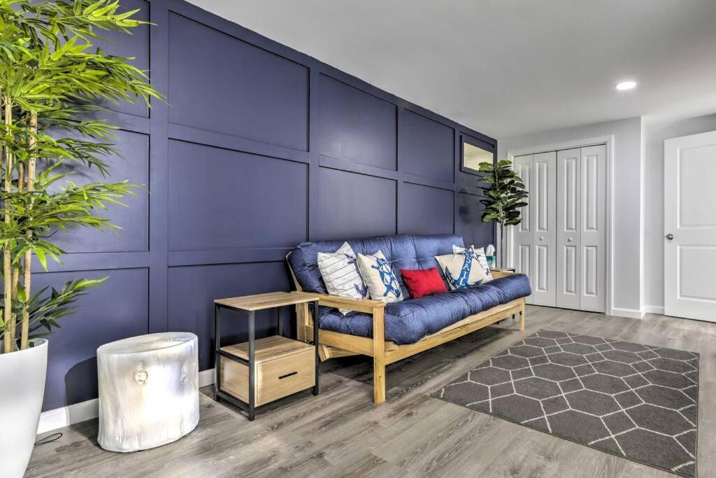 New! Updated Mystic Home W/ Sauna, Hot Tub & Deck Exterior foto