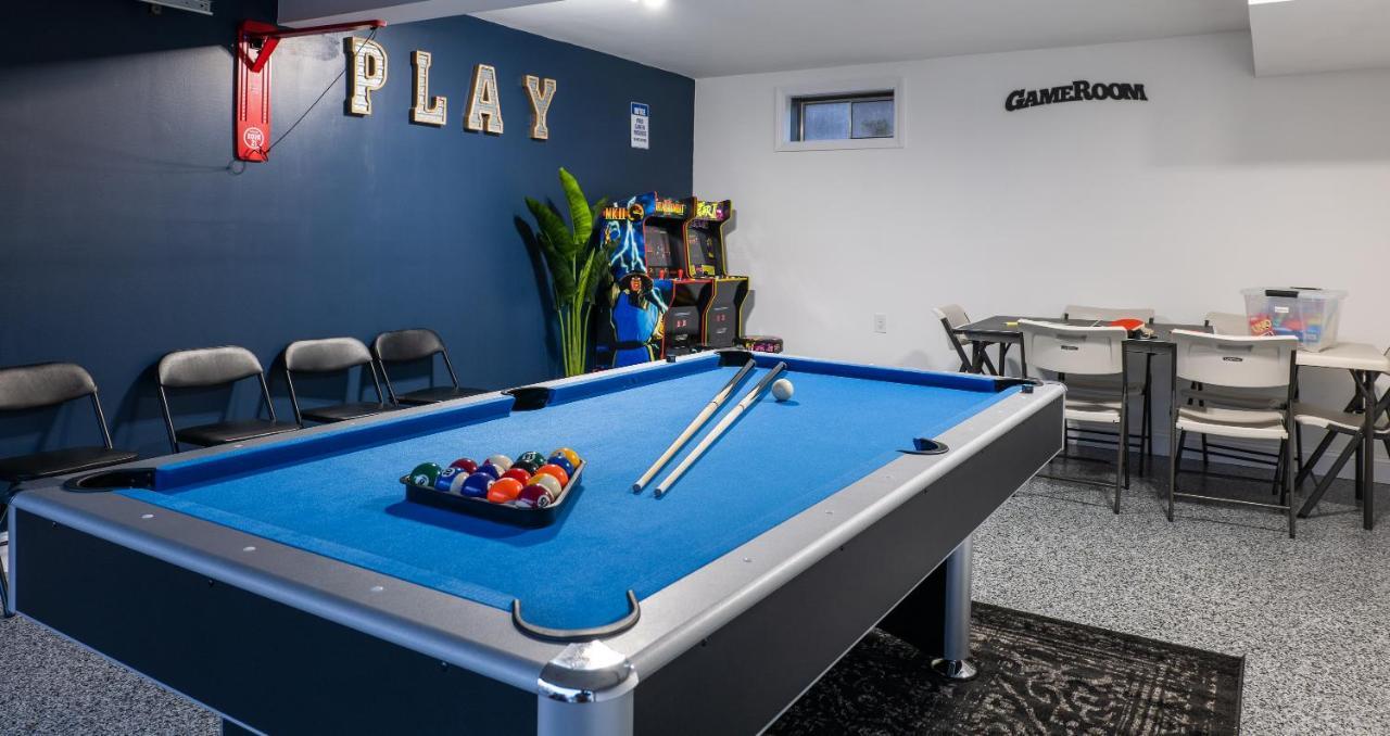 New! Updated Mystic Home W/ Sauna, Hot Tub & Deck Exterior foto