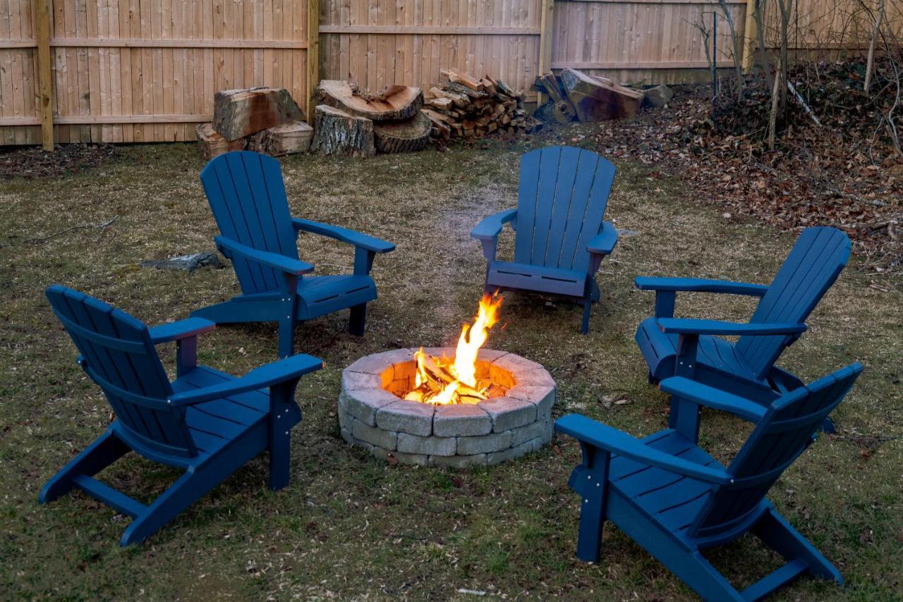 New! Updated Mystic Home W/ Sauna, Hot Tub & Deck Exterior foto